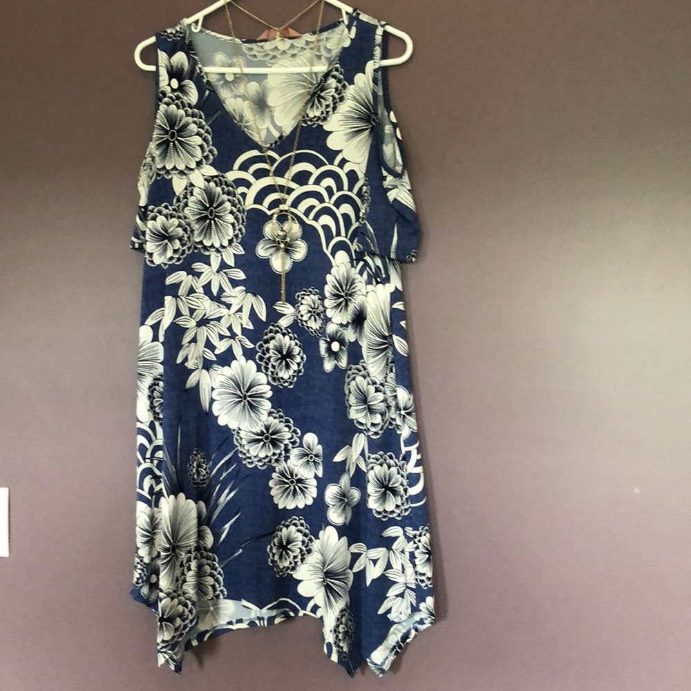 Blue/white flowered cold shoulder dress